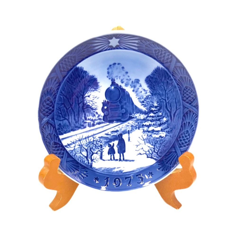 Vintage 1973 Royal Copenhagen‎ “GOING HOME FOR CHRISTMAS” Blue Plate Denmark.